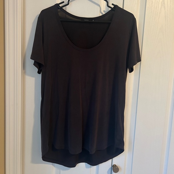 aritzia • talula • size large black t shirt - Picture 1 of 6